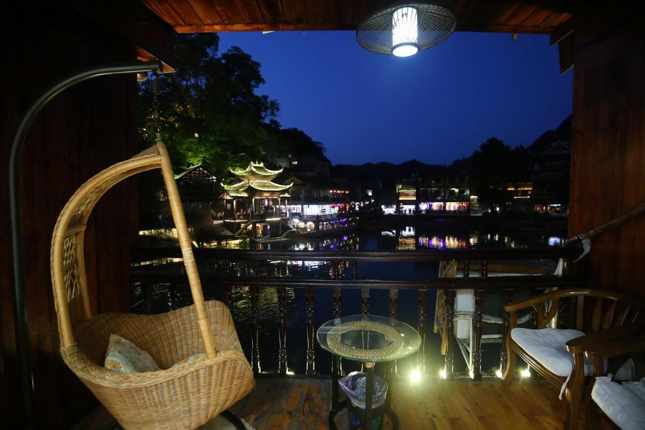 Lqj Riverside Guest House Fenghuang Exterior photo