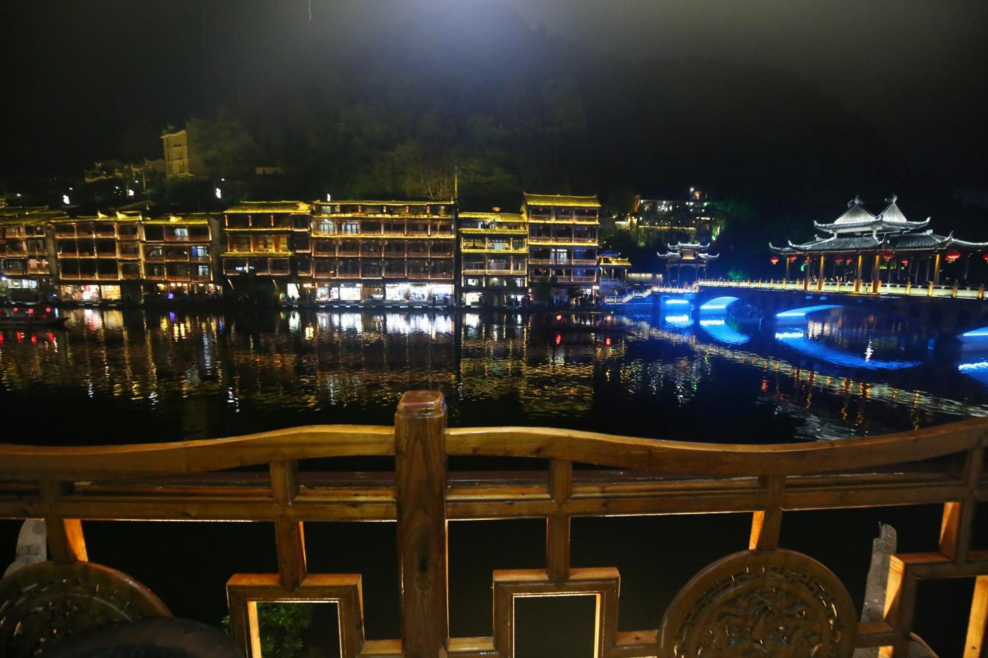 Lqj Riverside Guest House Fenghuang Exterior photo