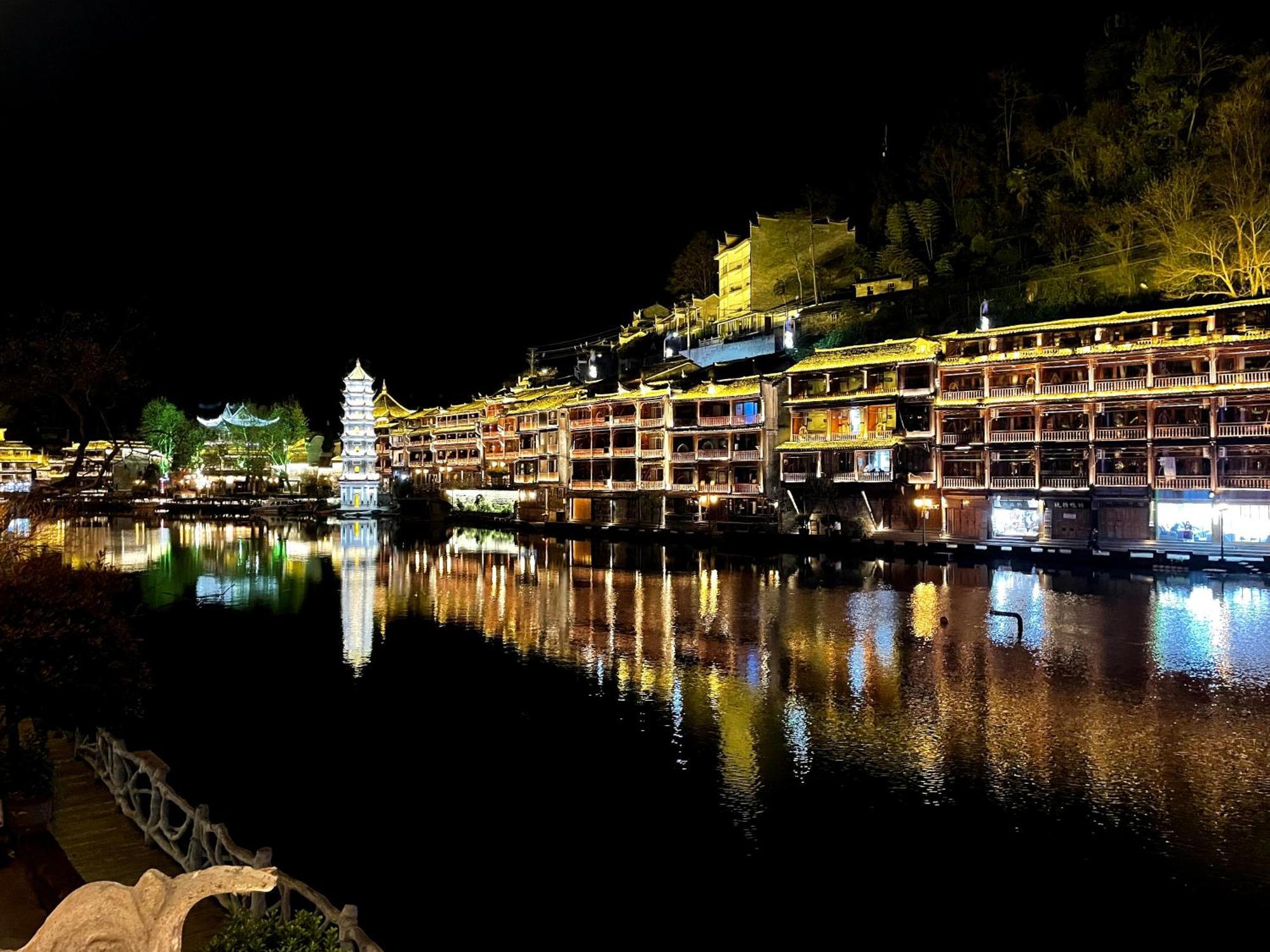Lqj Riverside Guest House Fenghuang Exterior photo
