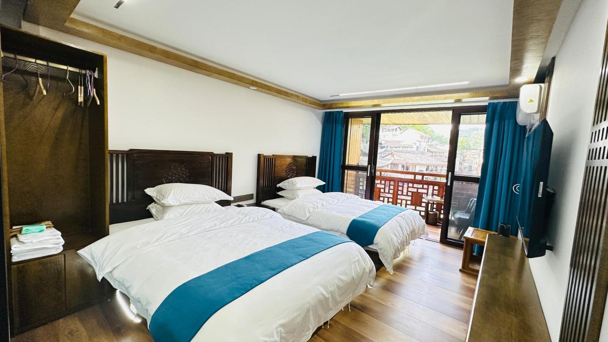 Lqj Riverside Guest House Fenghuang Exterior photo