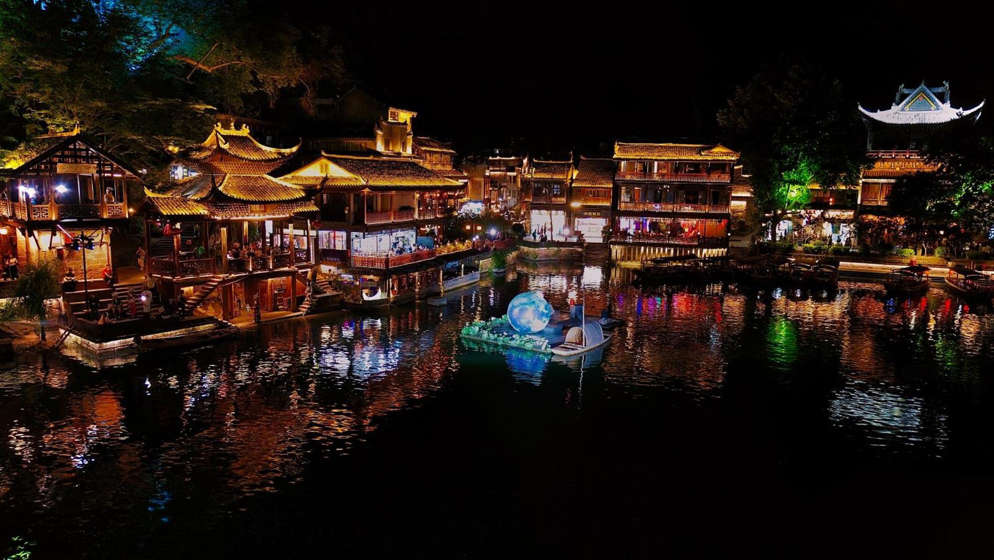 Lqj Riverside Guest House Fenghuang Exterior photo