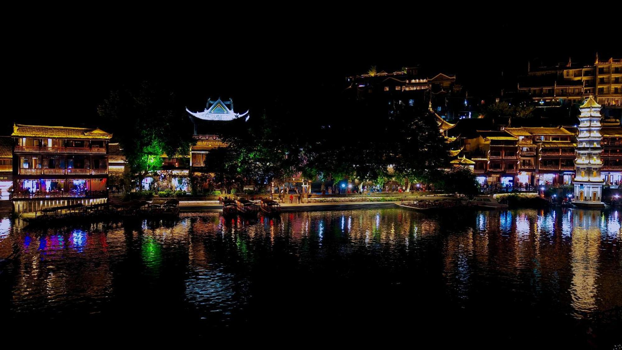 Lqj Riverside Guest House Fenghuang Exterior photo