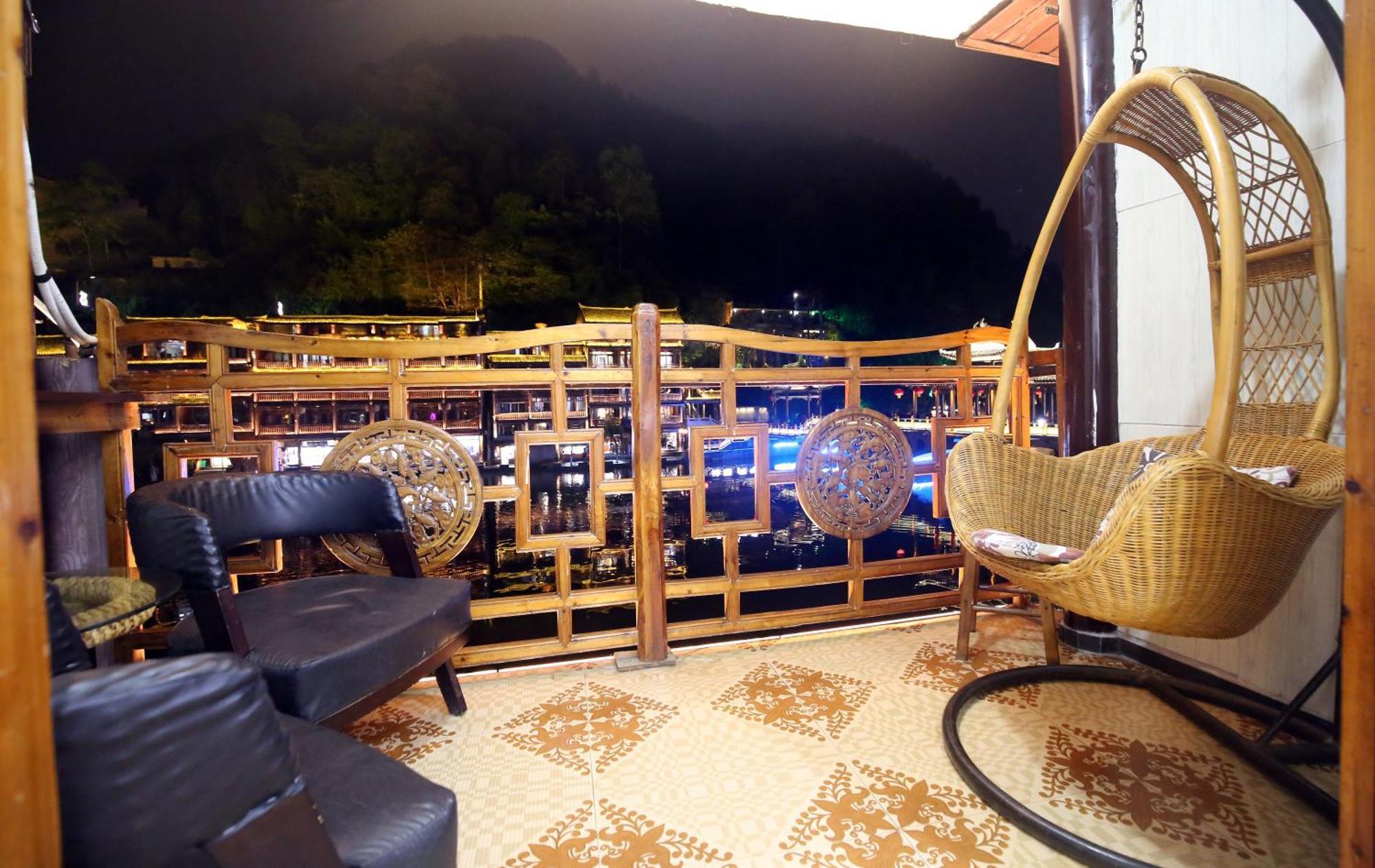 Lqj Riverside Guest House Fenghuang Exterior photo